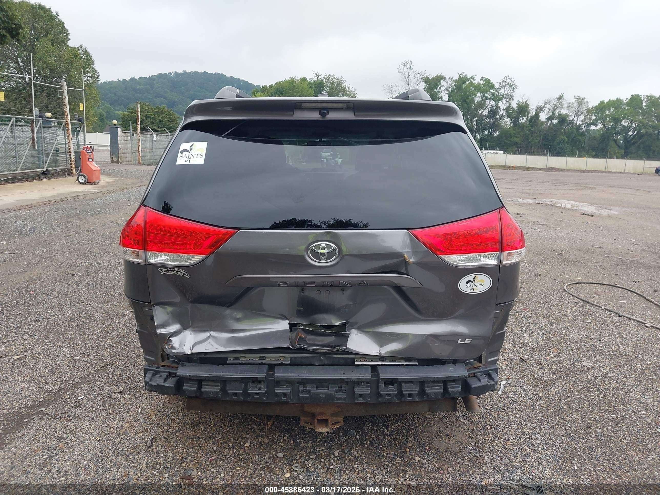 2011 Toyota Sienna Le V6 Gray vin: 5TDKK3DCXBS018854