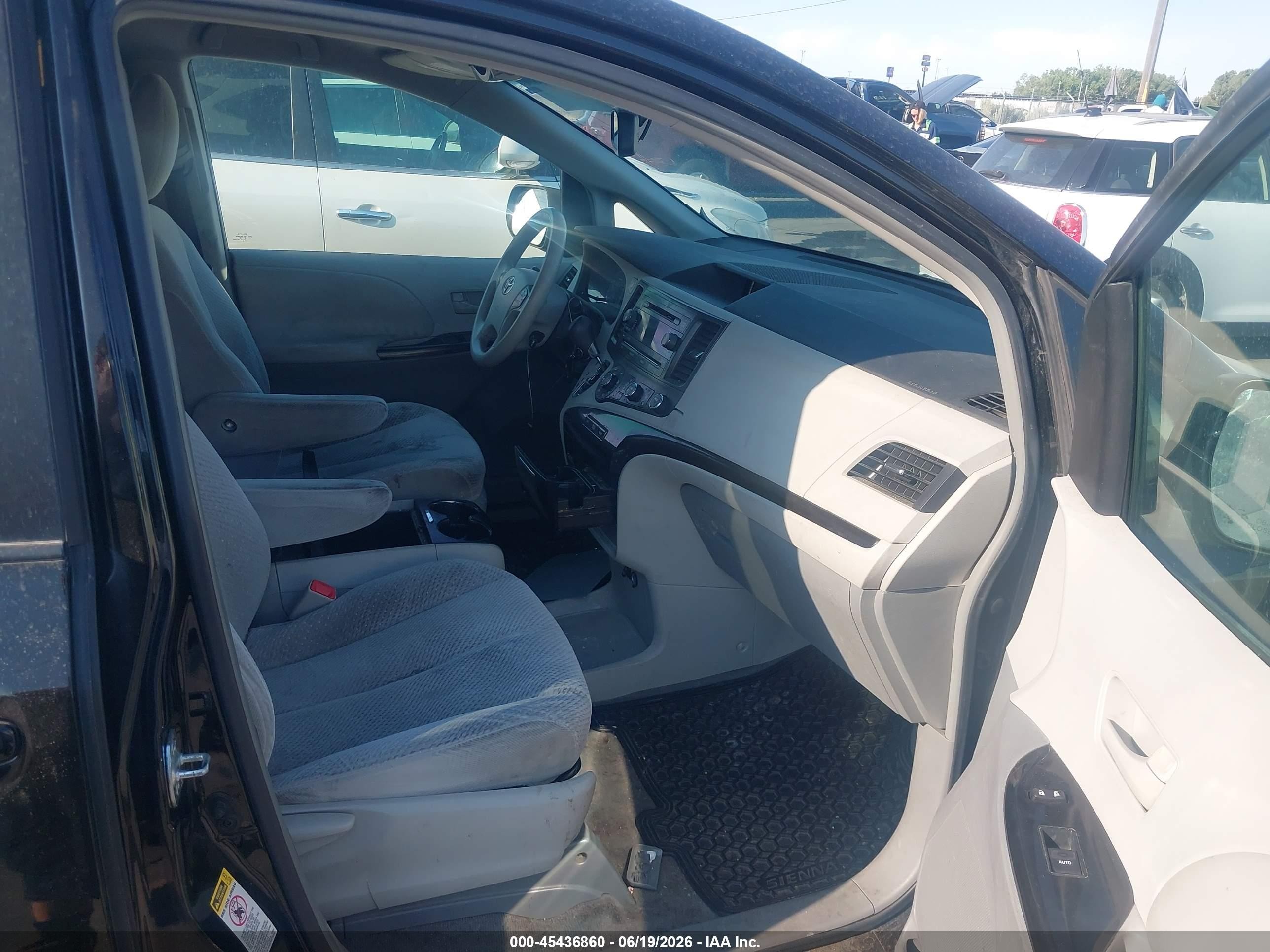2011 Toyota Sienna Le V6 Black vin: 5TDKK3DCXBS025089