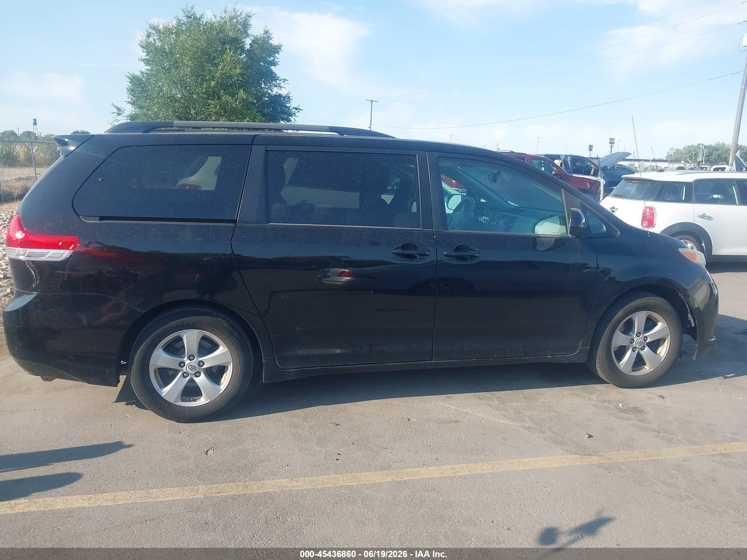 2011 Toyota Sienna Le V6 Black vin: 5TDKK3DCXBS025089