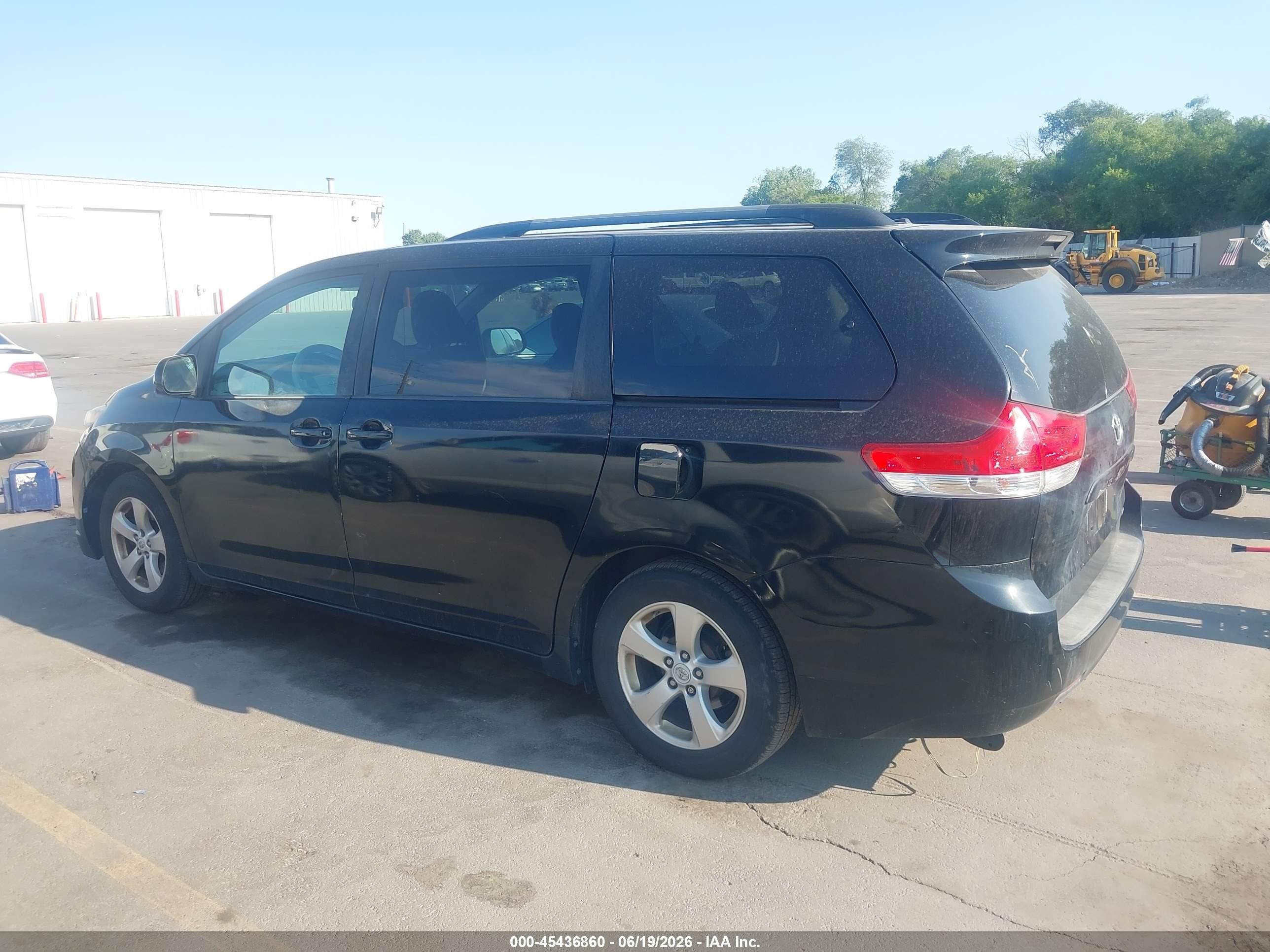 2011 Toyota Sienna Le V6 Black vin: 5TDKK3DCXBS025089
