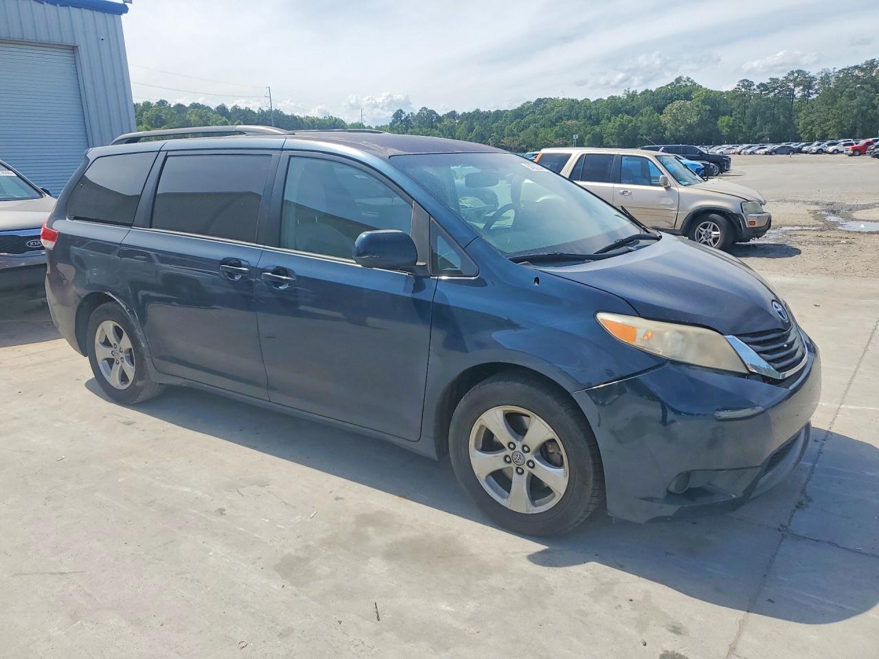 2011 Toyota Sienna Le Blue vin: 5TDKK3DCXBS025139