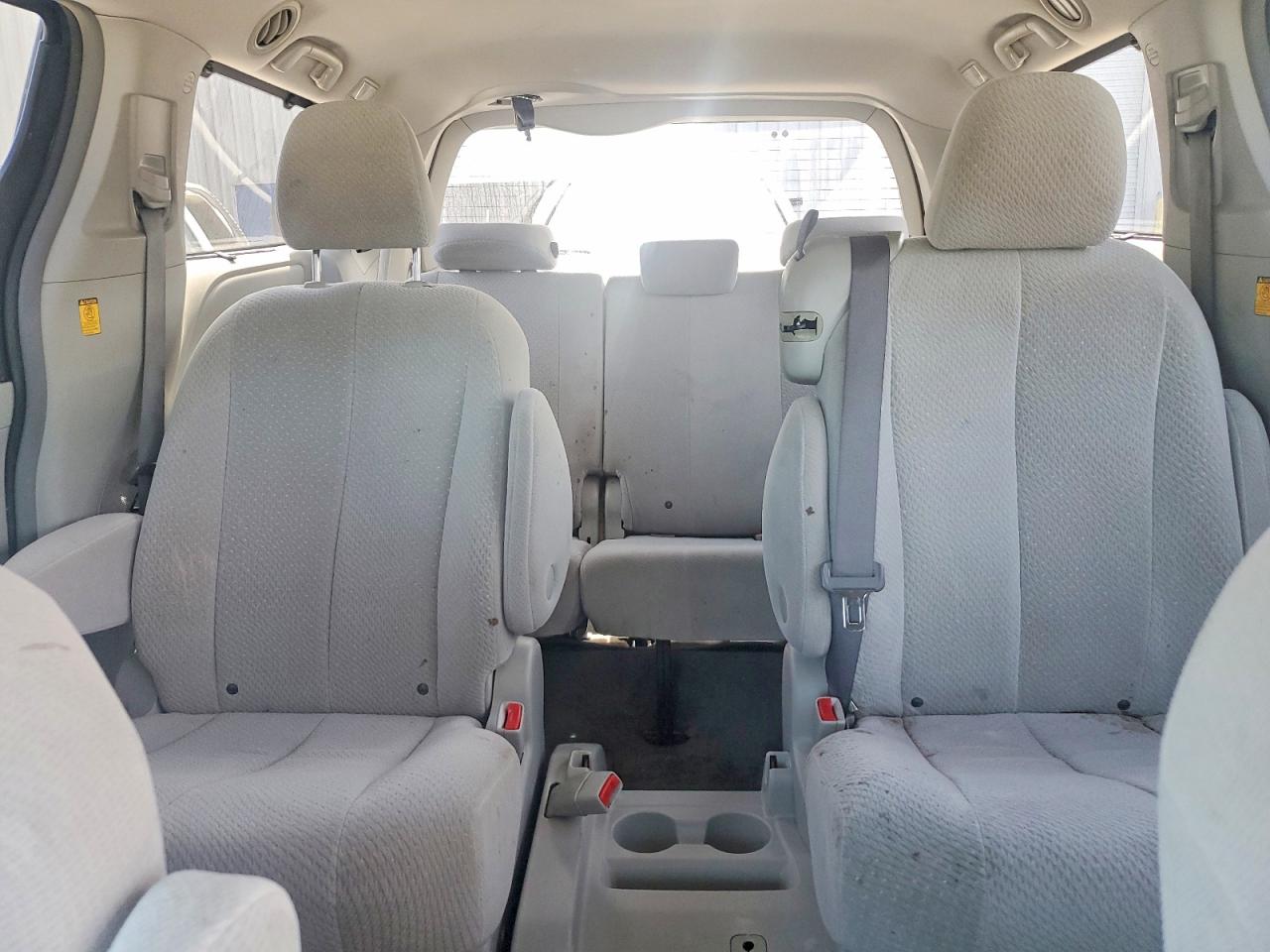 2011 Toyota Sienna Le Blue vin: 5TDKK3DCXBS025139