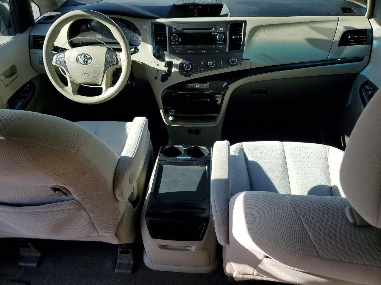 2011 Toyota Sienna Le Белый vin: 5TDKK3DCXBS027800