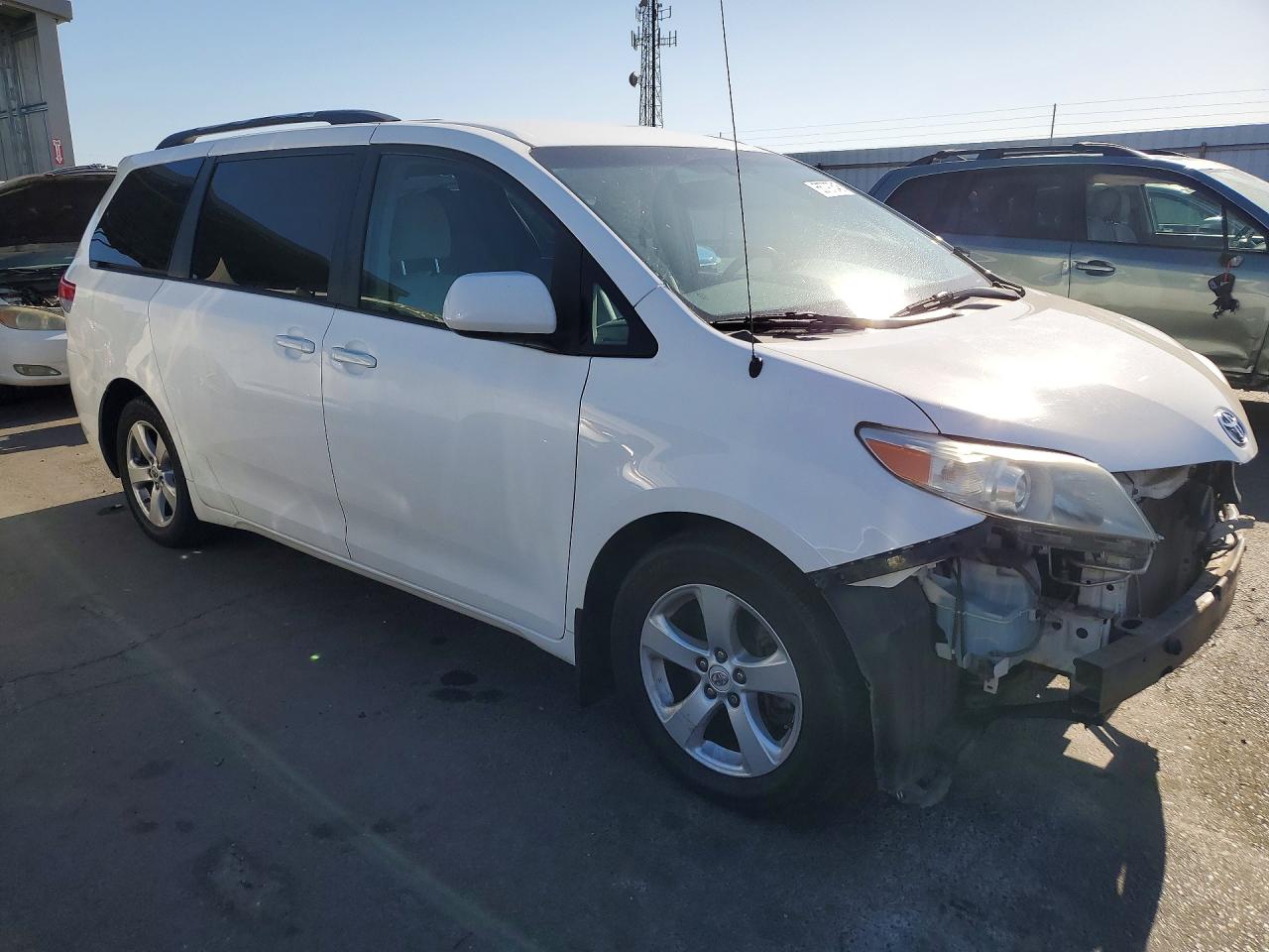 2011 Toyota Sienna Le Белый vin: 5TDKK3DCXBS027800