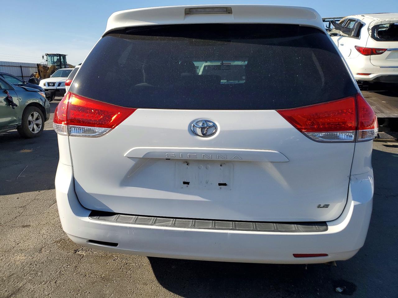 2011 Toyota Sienna Le Белый vin: 5TDKK3DCXBS027800