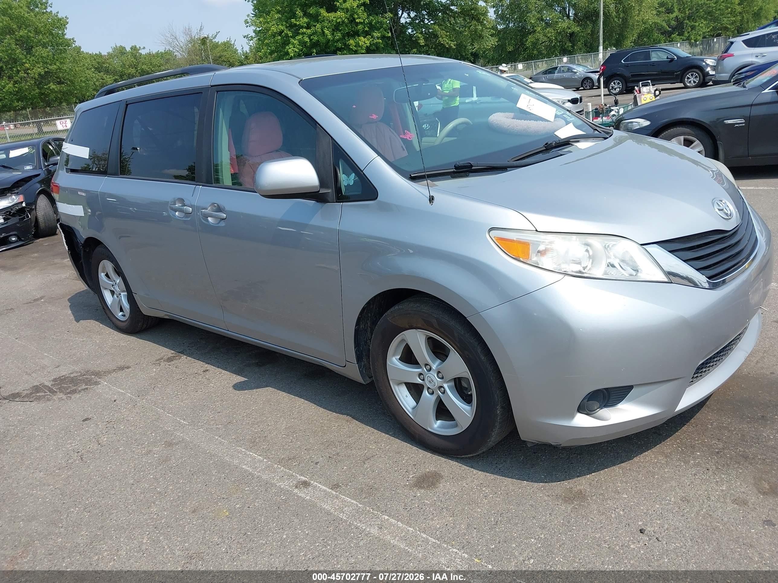 2011 Toyota Sienna Le V6 Silver vin: 5TDKK3DCXBS048842