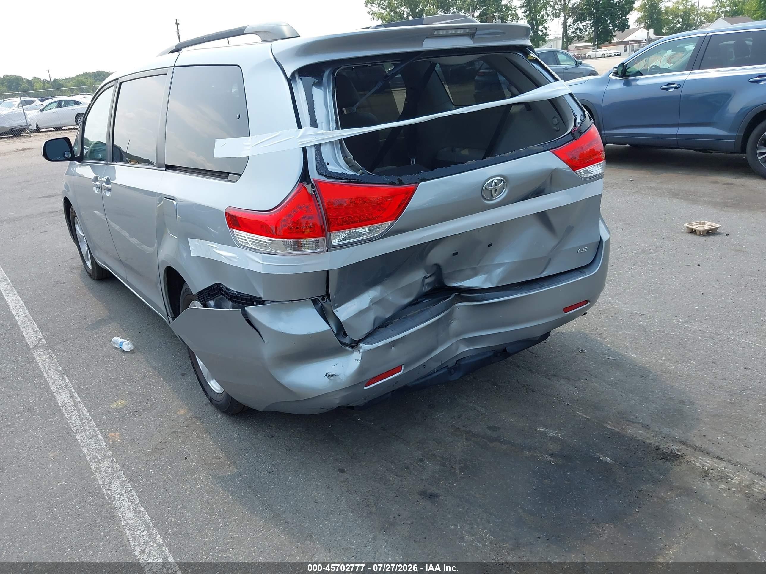 2011 Toyota Sienna Le V6 Silver vin: 5TDKK3DCXBS048842