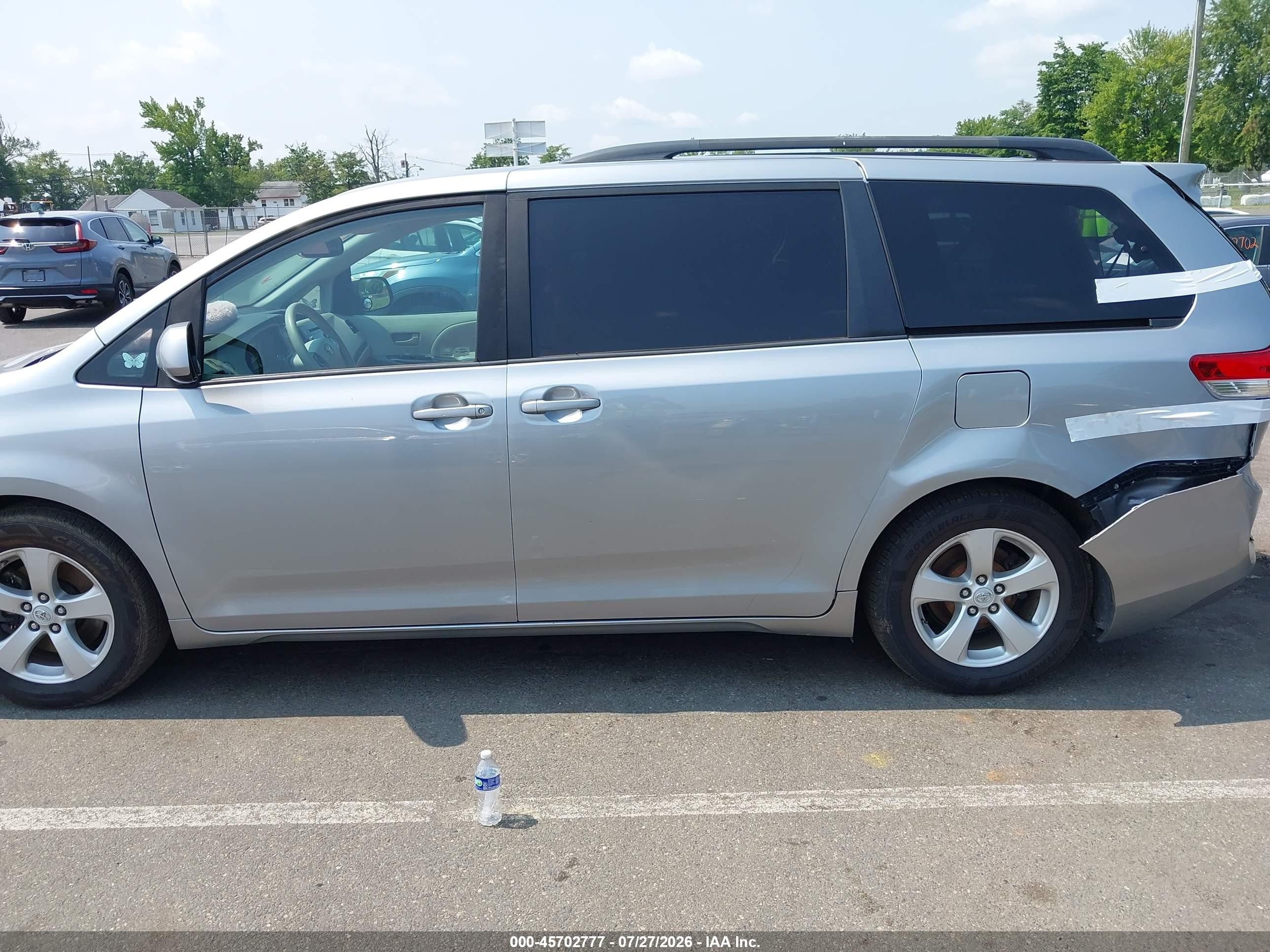 2011 Toyota Sienna Le V6 Silver vin: 5TDKK3DCXBS048842
