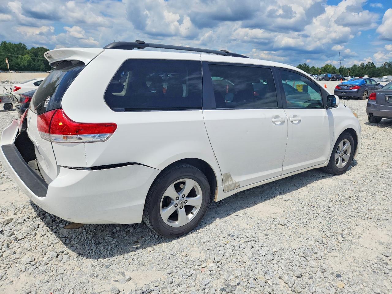 2011 Toyota Sienna Le Белый vin: 5TDKK3DCXBS050994