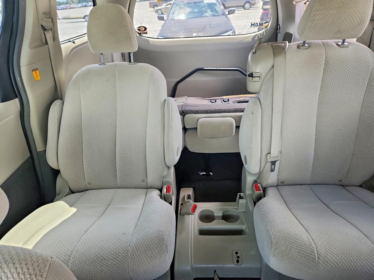 2011 Toyota Sienna Le Белый vin: 5TDKK3DCXBS050994