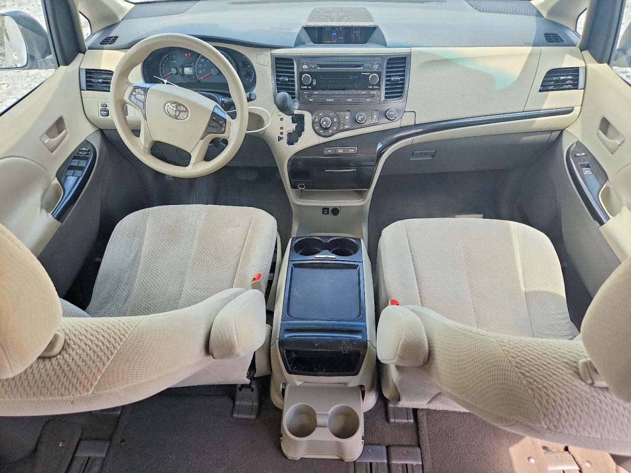 2011 Toyota Sienna Le Белый vin: 5TDKK3DCXBS050994