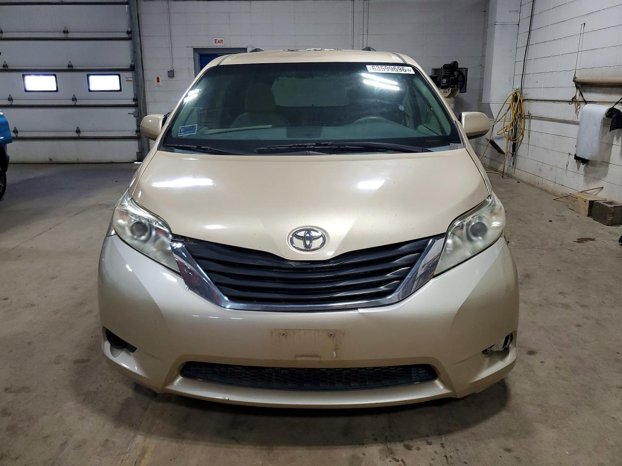 2011 Toyota Sienna Le Tan vin: 5TDKK3DCXBS062658
