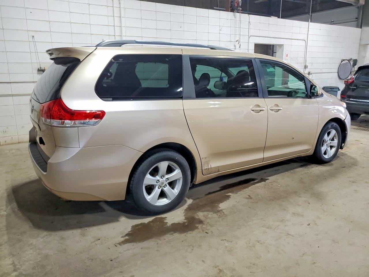 2011 Toyota Sienna Le Tan vin: 5TDKK3DCXBS062658