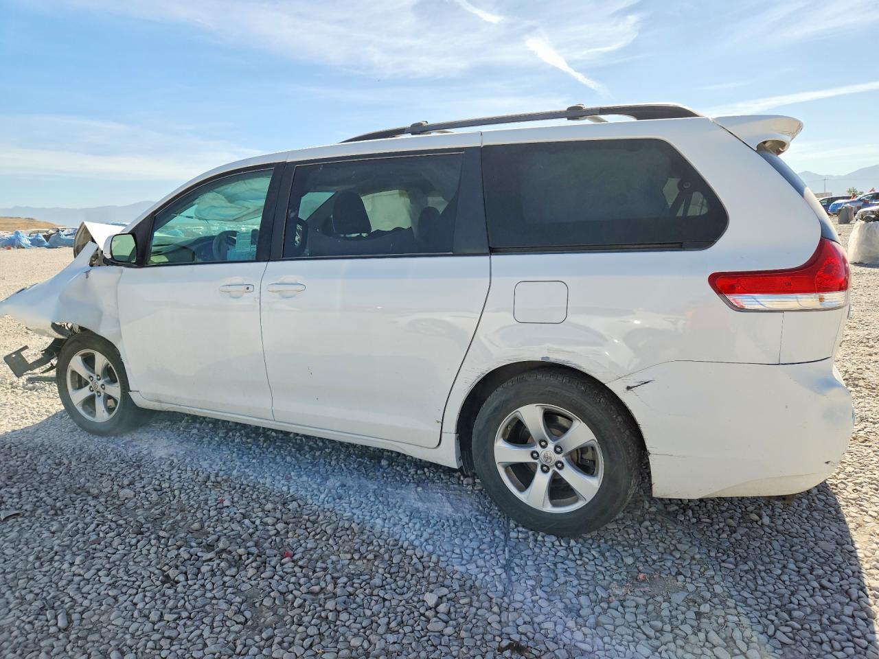 2011 Toyota Sienna Le White vin: 5TDKK3DCXBS066824