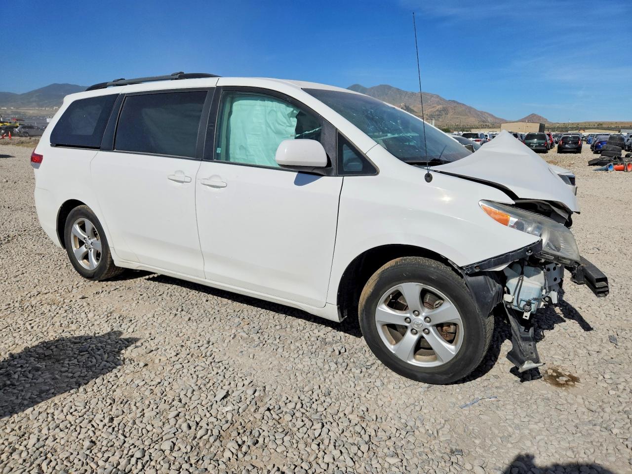 2011 Toyota Sienna Le White vin: 5TDKK3DCXBS066824