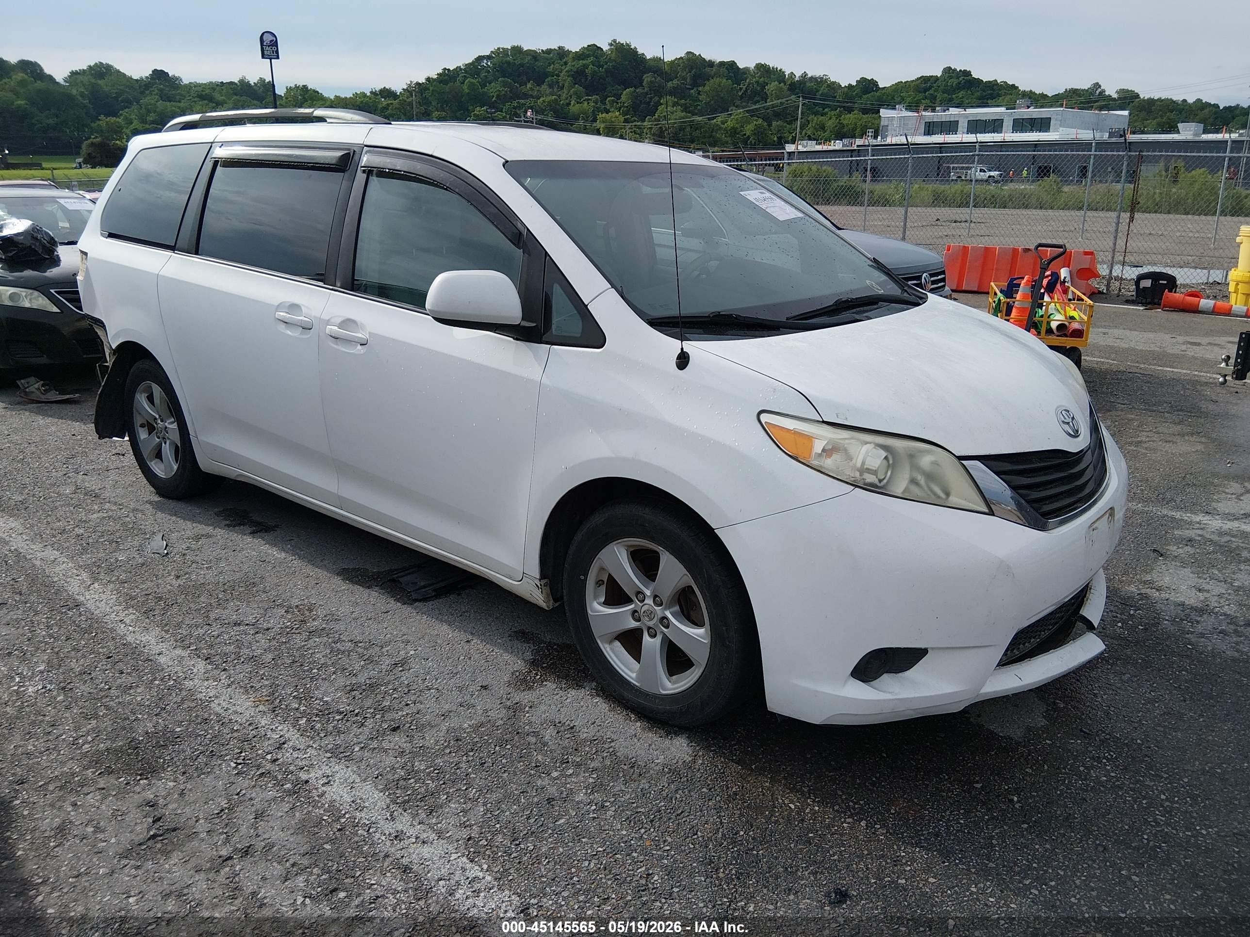 2011 Toyota Sienna Le V6 White vin: 5TDKK3DCXBS071828