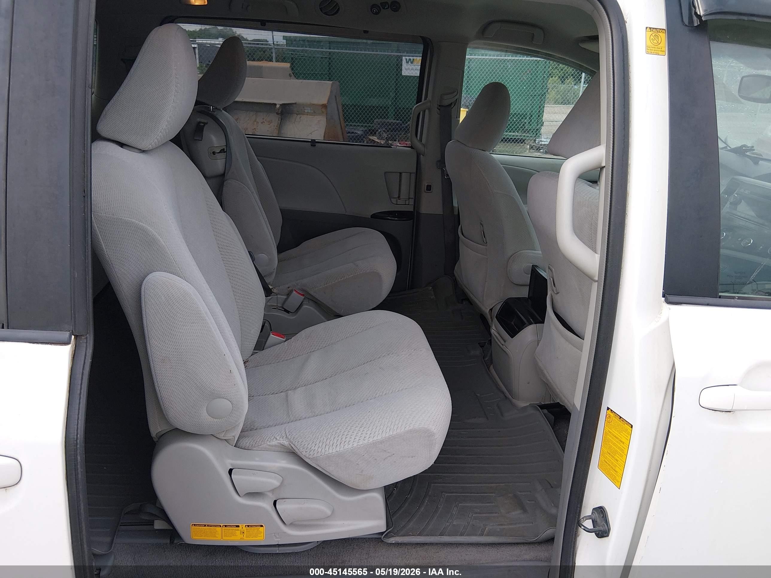 2011 Toyota Sienna Le V6 White vin: 5TDKK3DCXBS071828