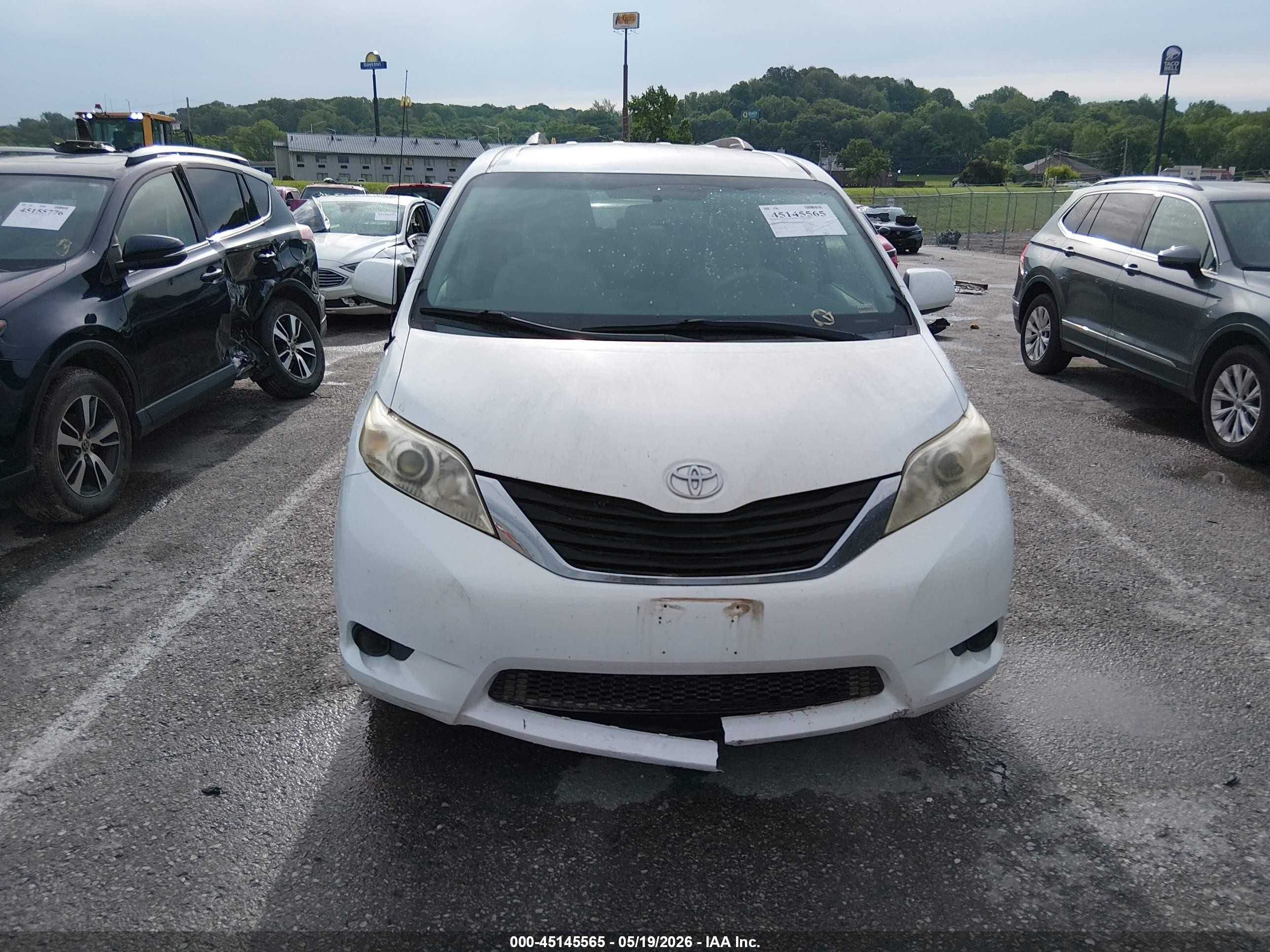 2011 Toyota Sienna Le V6 White vin: 5TDKK3DCXBS071828