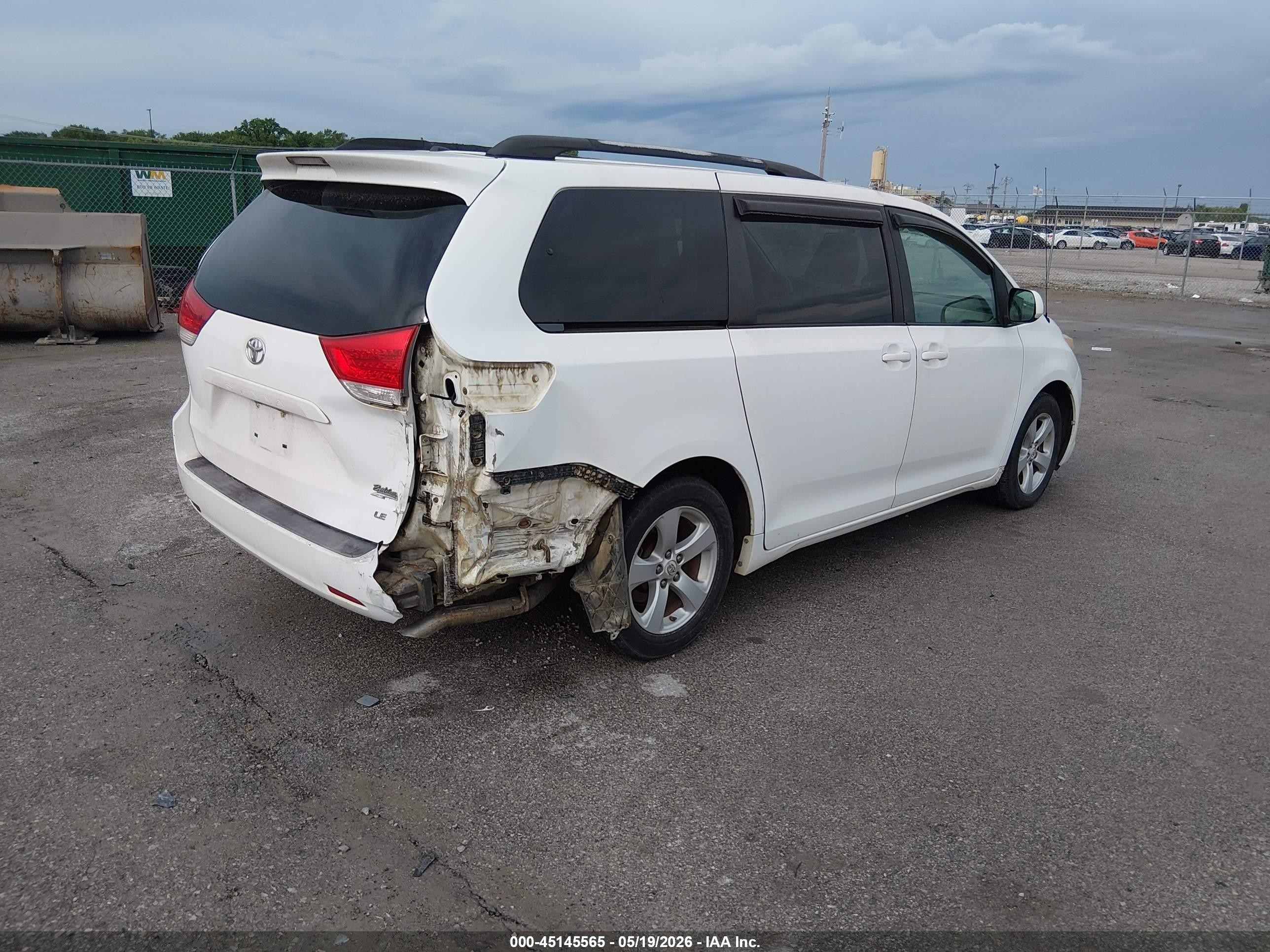 2011 Toyota Sienna Le V6 White vin: 5TDKK3DCXBS071828