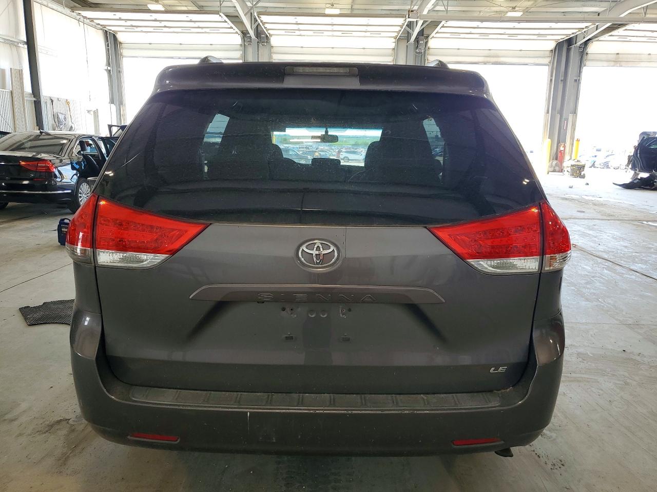 2011 Toyota Sienna Le Gray vin: 5TDKK3DCXBS082053