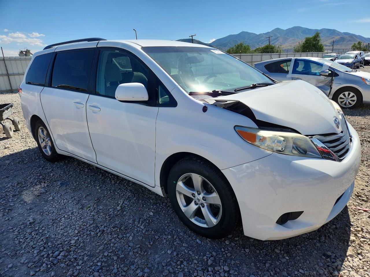 2011 Toyota Sienna Le White vin: 5TDKK3DCXBS086085