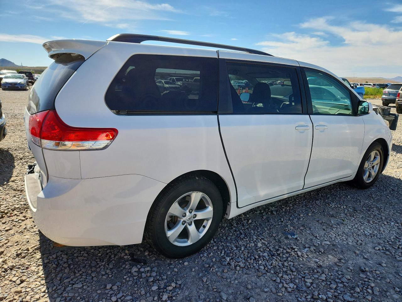 2011 Toyota Sienna Le White vin: 5TDKK3DCXBS086085