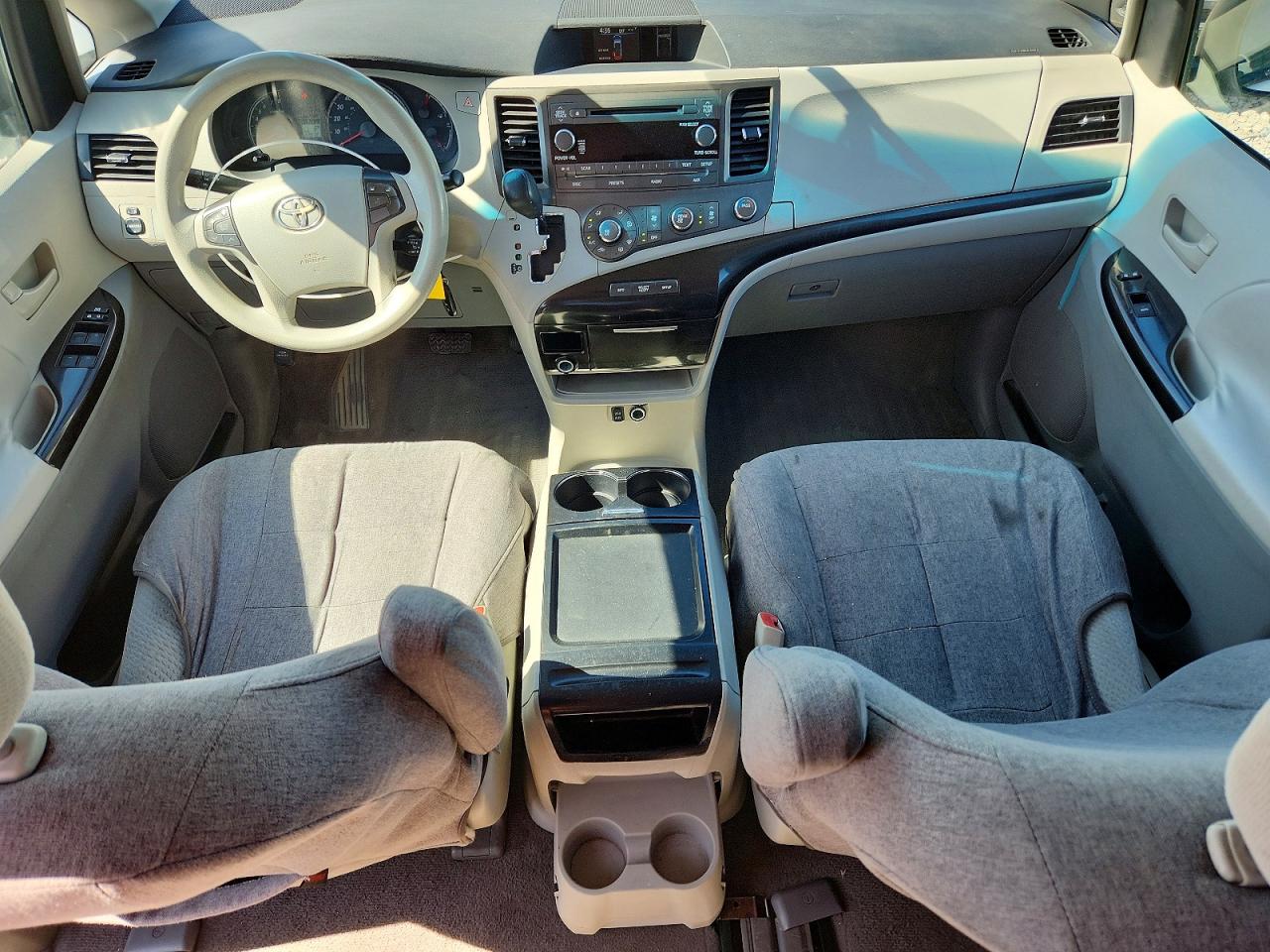 2011 Toyota Sienna Le White vin: 5TDKK3DCXBS086085