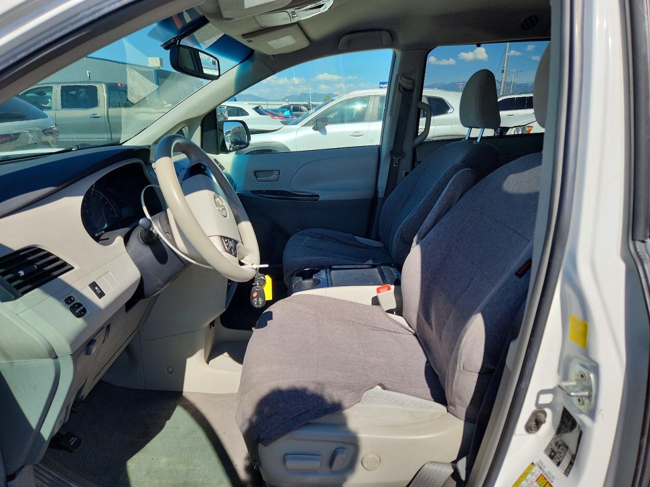 2011 Toyota Sienna Le White vin: 5TDKK3DCXBS086085