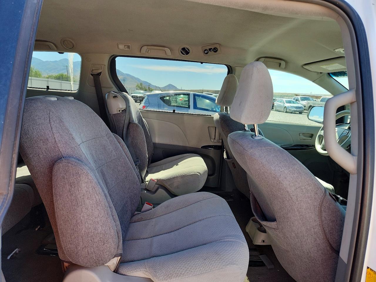 2011 Toyota Sienna Le White vin: 5TDKK3DCXBS086085