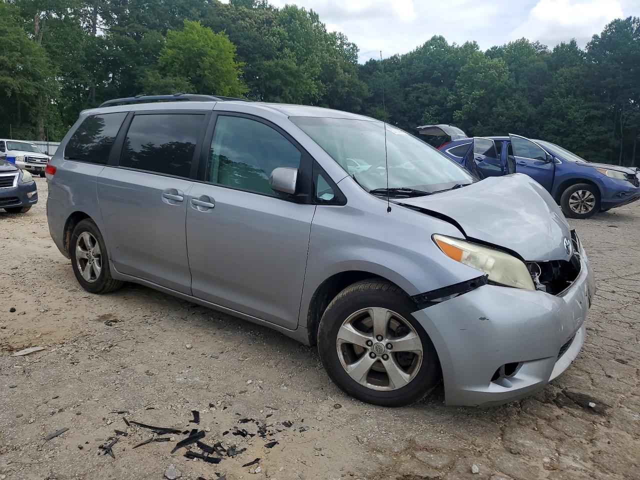 2011 Toyota Sienna Le Silver vin: 5TDKK3DCXBS104987