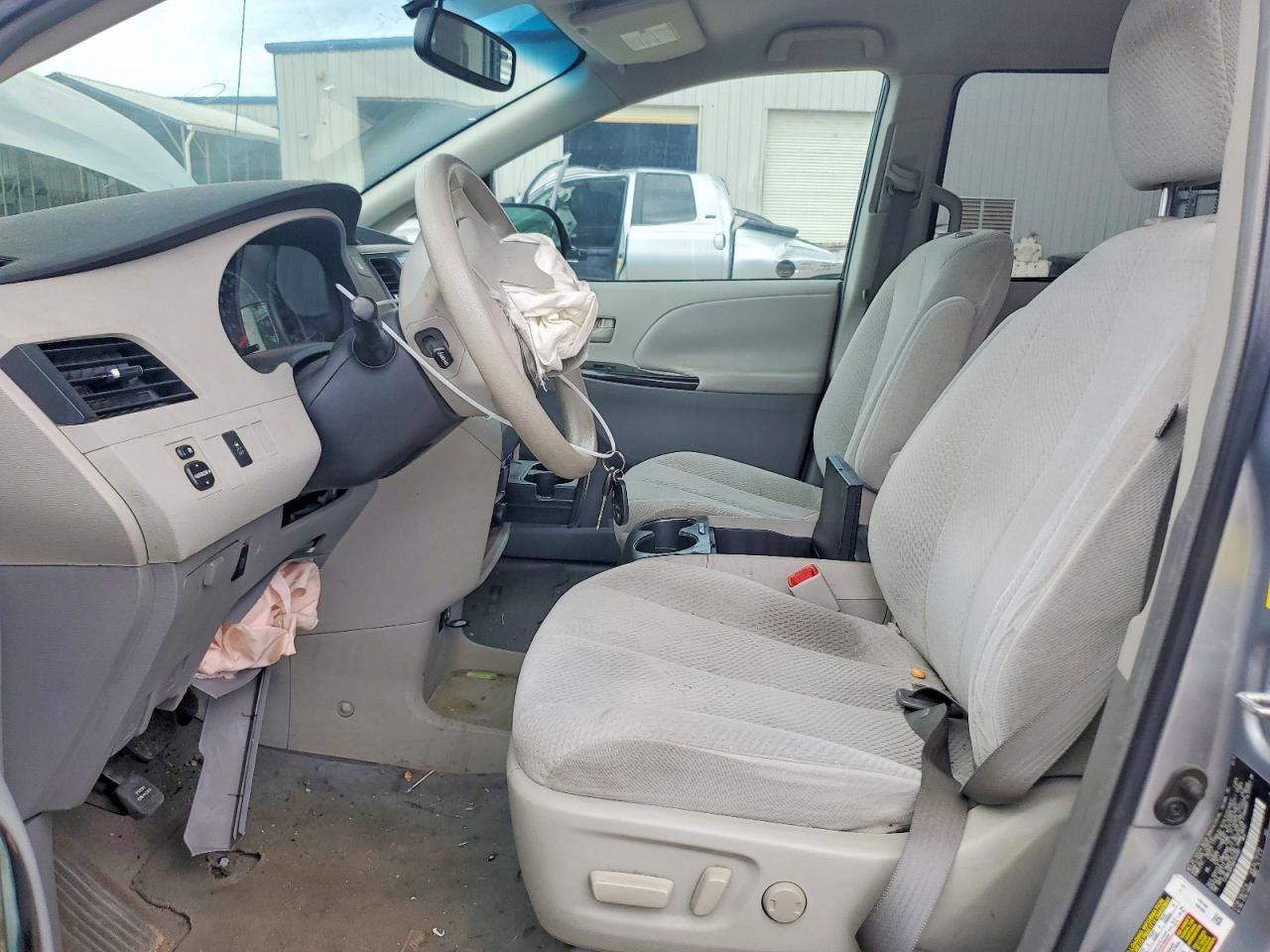 2011 Toyota Sienna Le Silver vin: 5TDKK3DCXBS104987