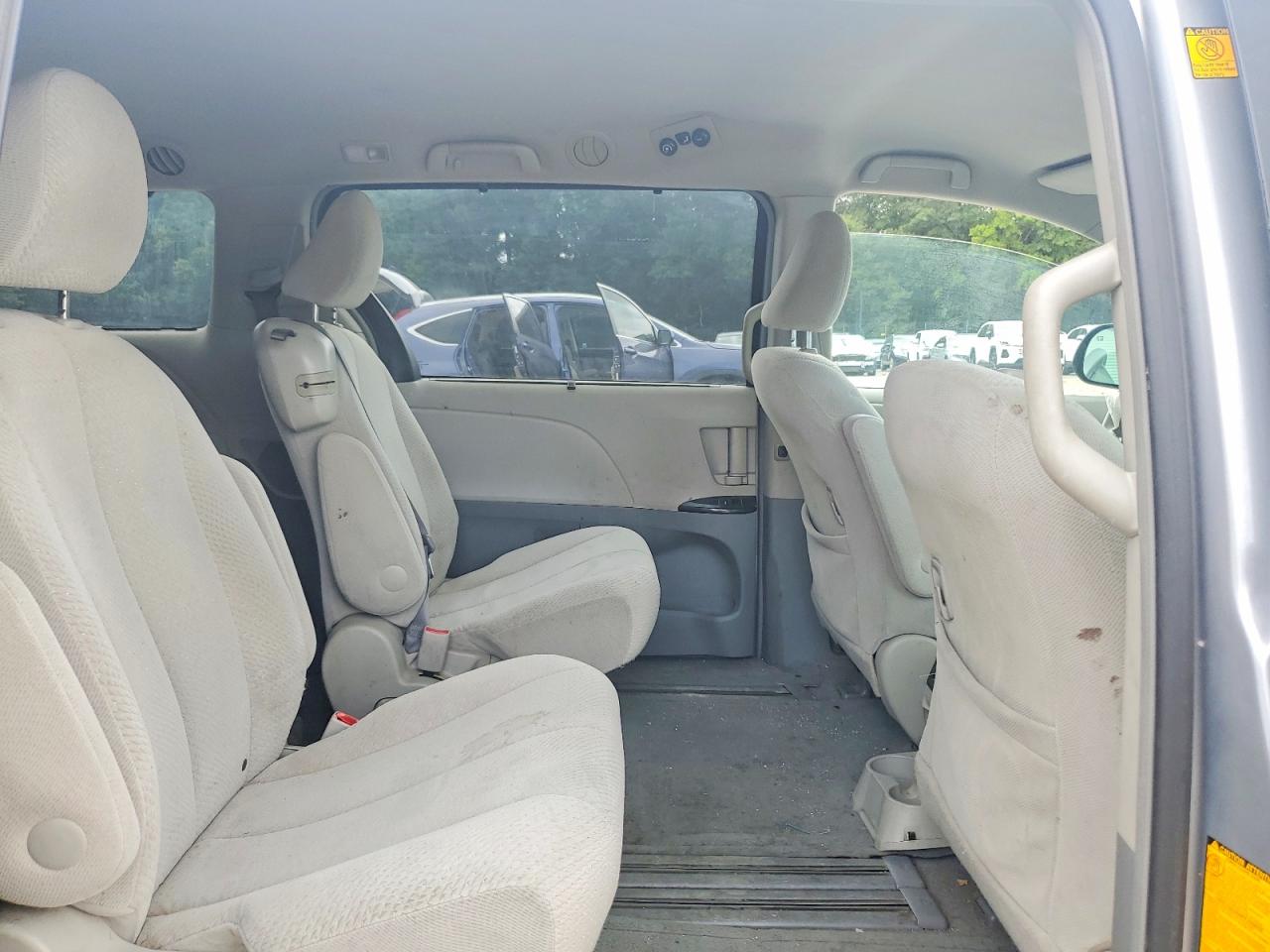 2011 Toyota Sienna Le Silver vin: 5TDKK3DCXBS104987