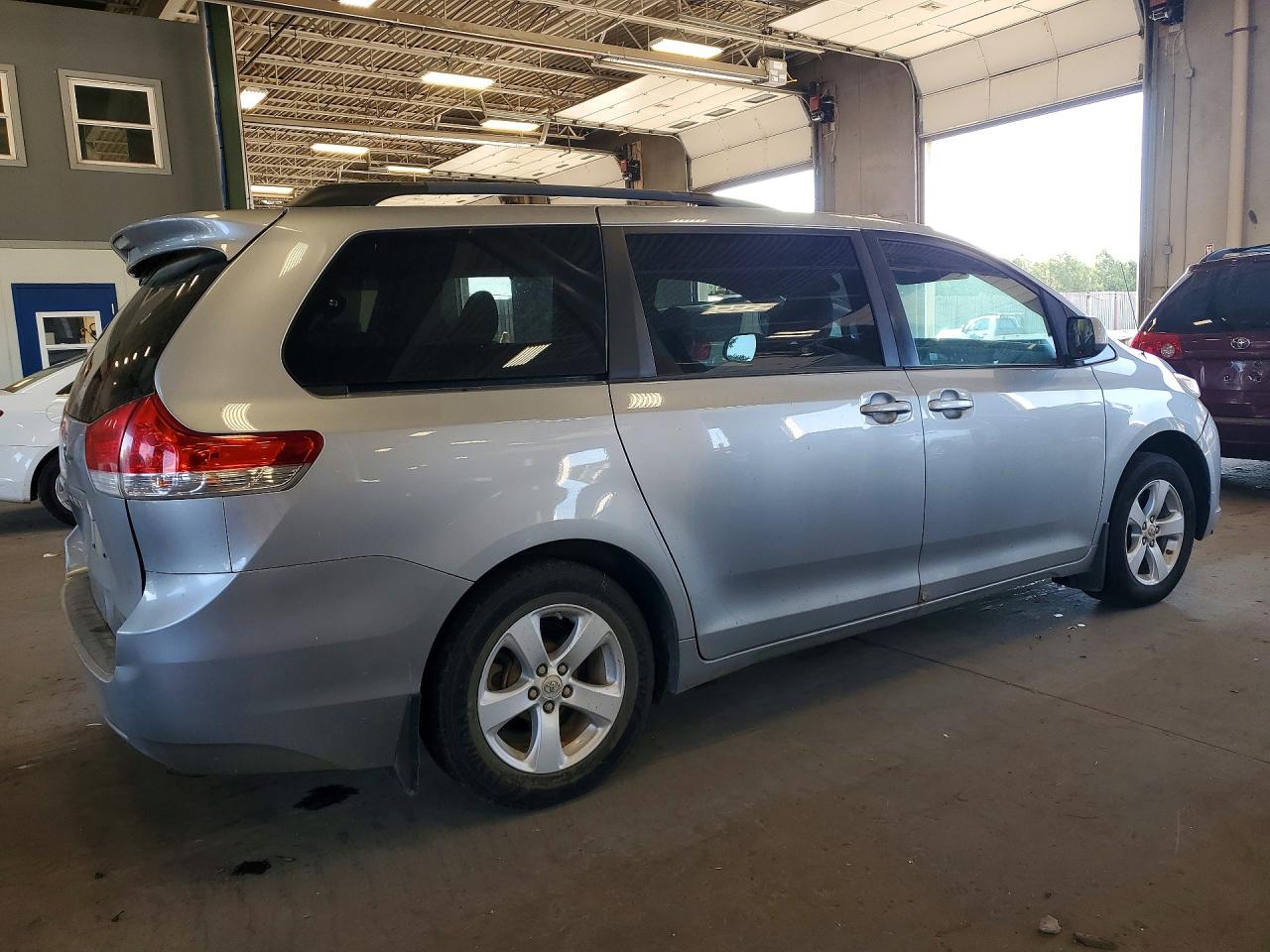 2011 Toyota Sienna Le Silver vin: 5TDKK3DCXBS109929