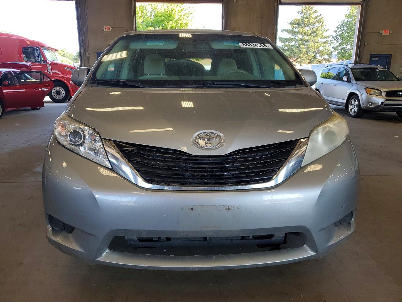 2011 Toyota Sienna Le Silver vin: 5TDKK3DCXBS109929