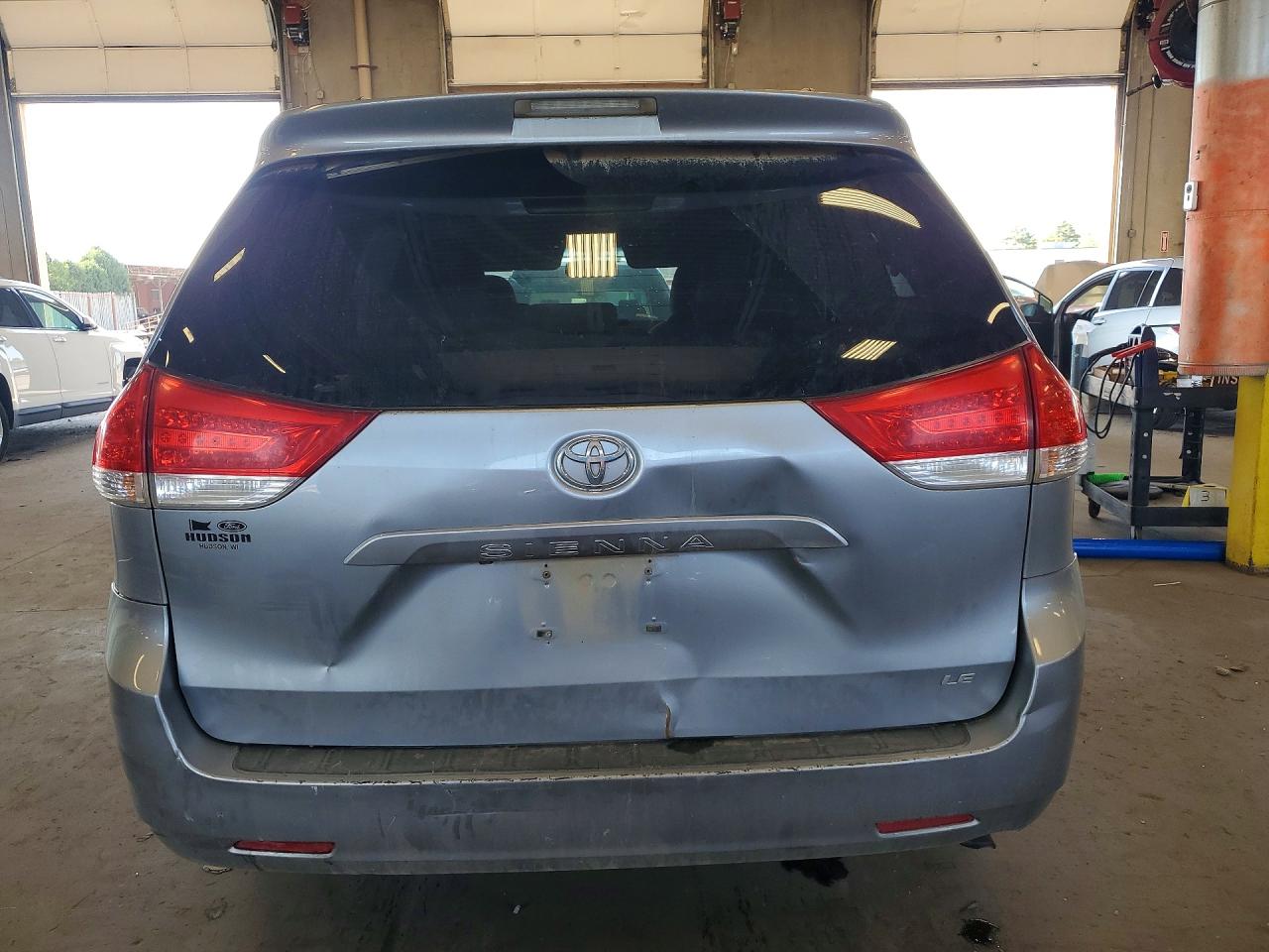2011 Toyota Sienna Le Silver vin: 5TDKK3DCXBS109929
