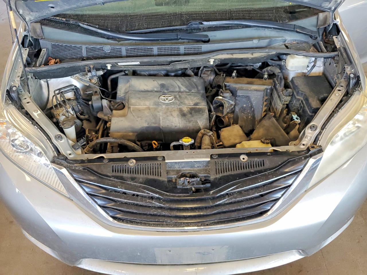 2011 Toyota Sienna Le Silver vin: 5TDKK3DCXBS109929