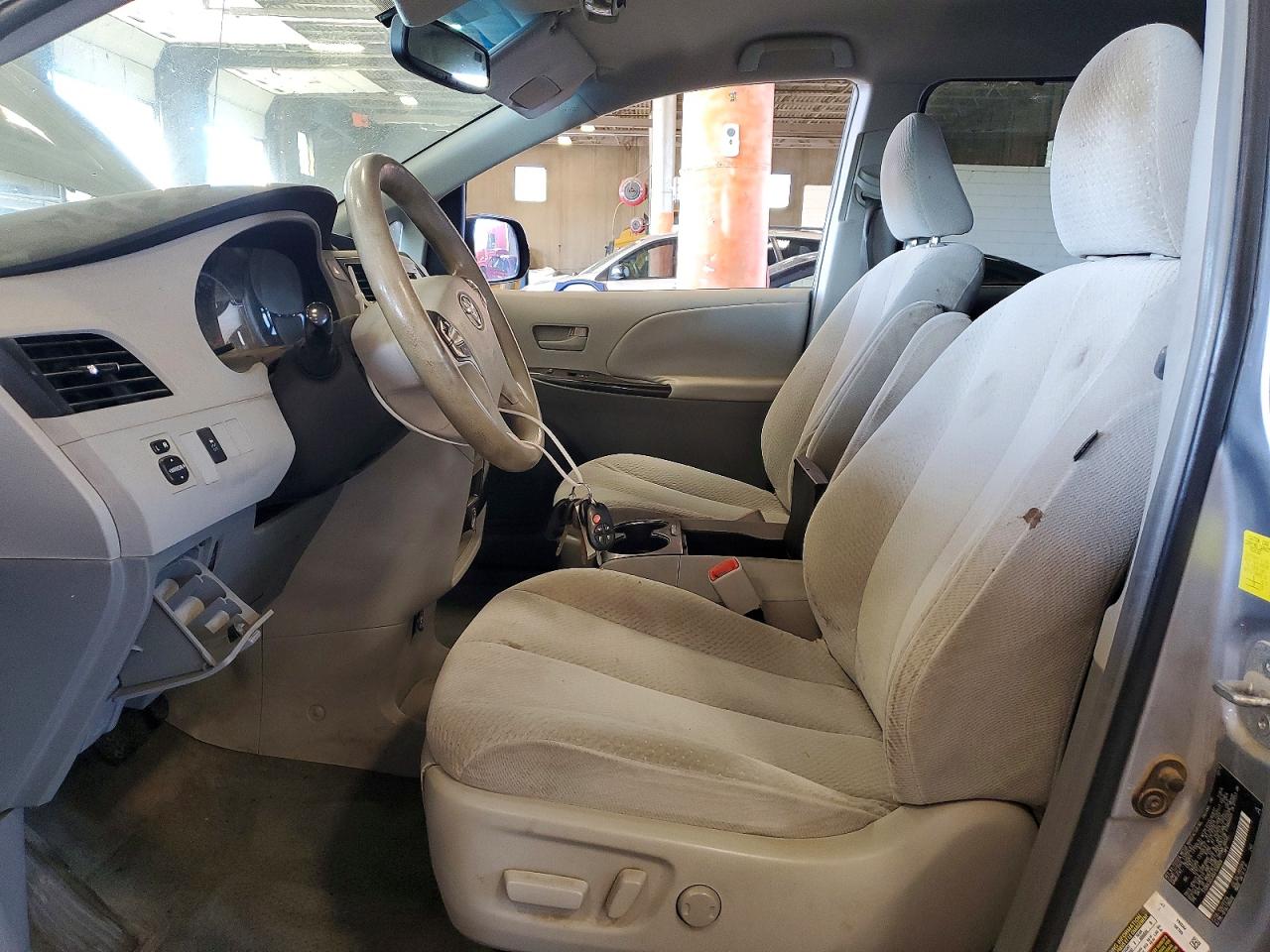 2011 Toyota Sienna Le Silver vin: 5TDKK3DCXBS109929