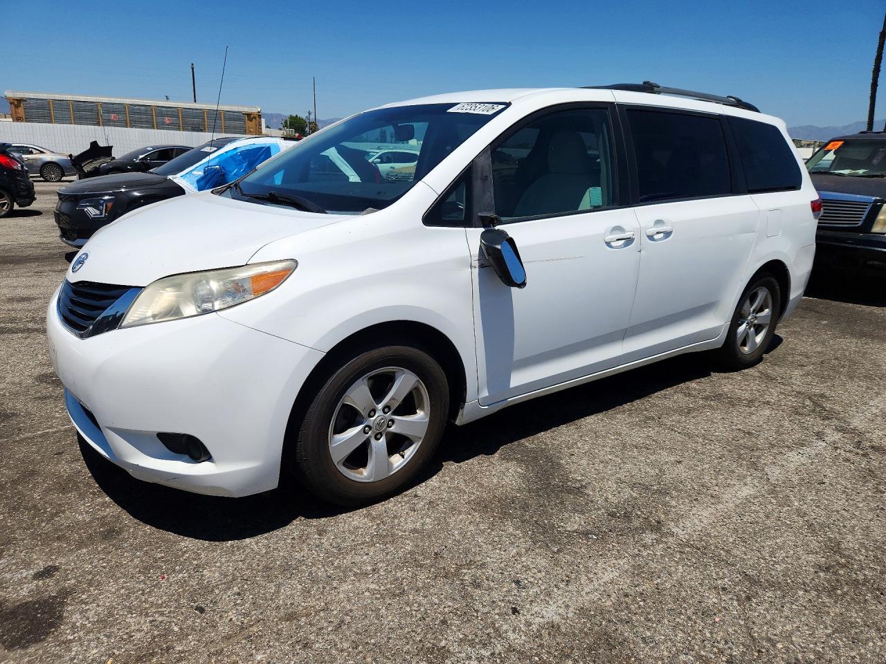 2011 Toyota Sienna Le White vin: 5TDKK3DCXBS110627