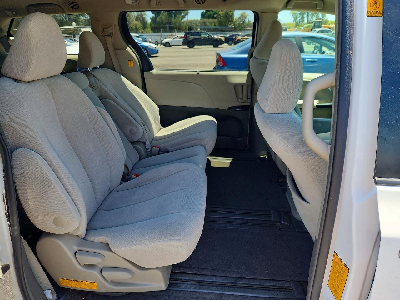 2011 Toyota Sienna Le White vin: 5TDKK3DCXBS110627