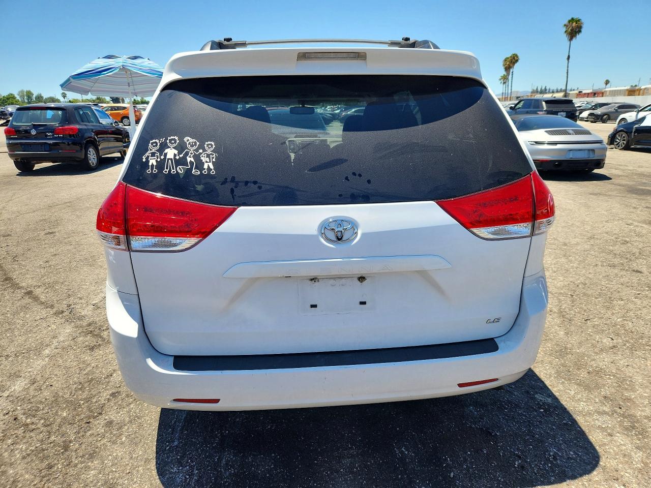 2011 Toyota Sienna Le White vin: 5TDKK3DCXBS110627
