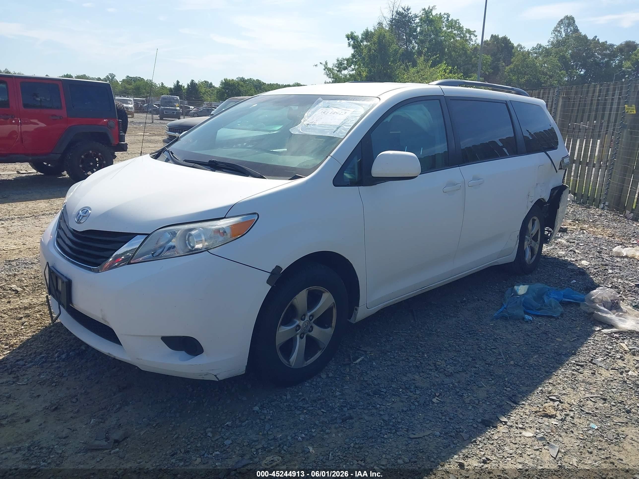 2011 Toyota Sienna Le V6 Белый vin: 5TDKK3DCXBS110871