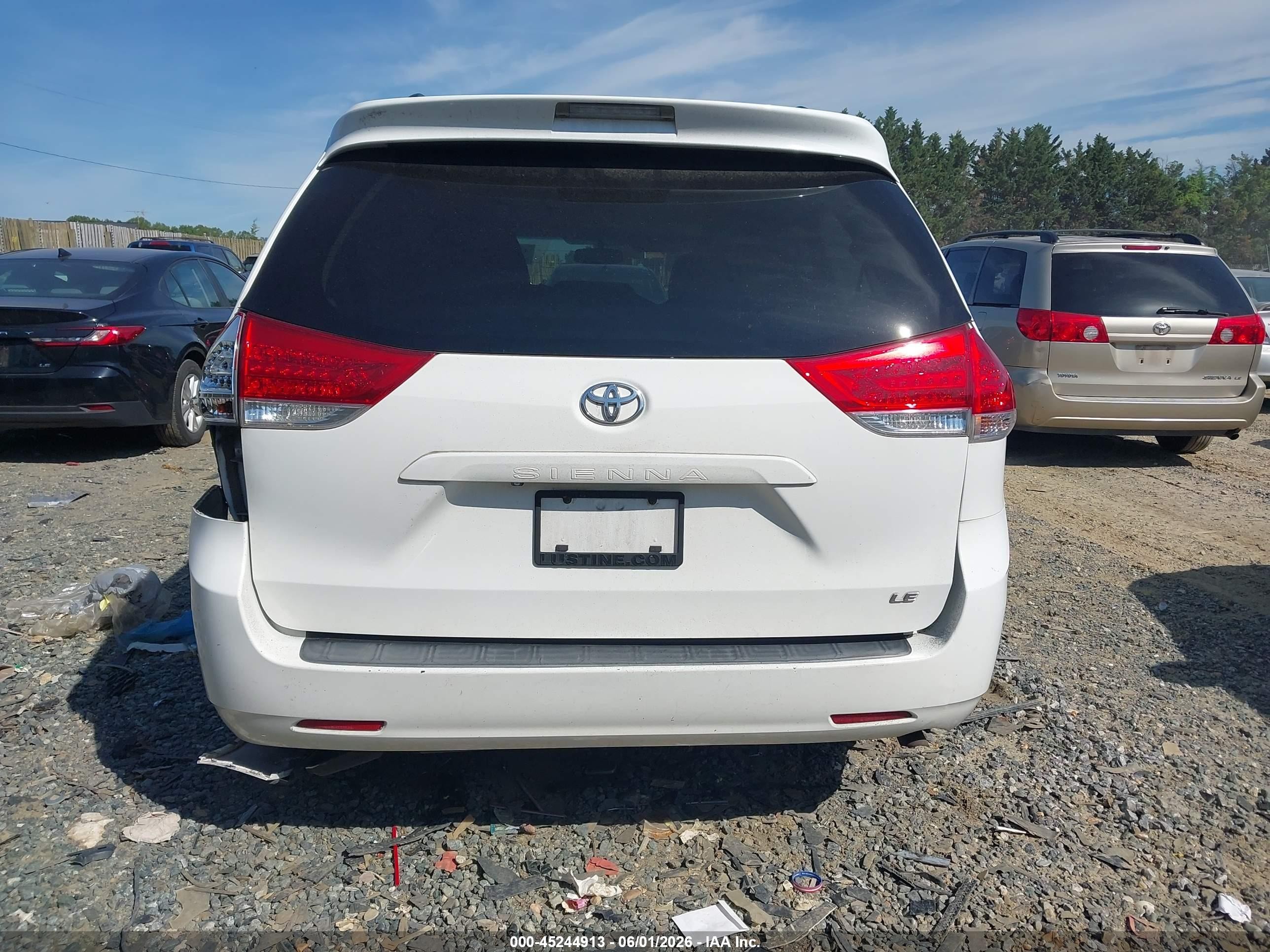 2011 Toyota Sienna Le V6 Белый vin: 5TDKK3DCXBS110871