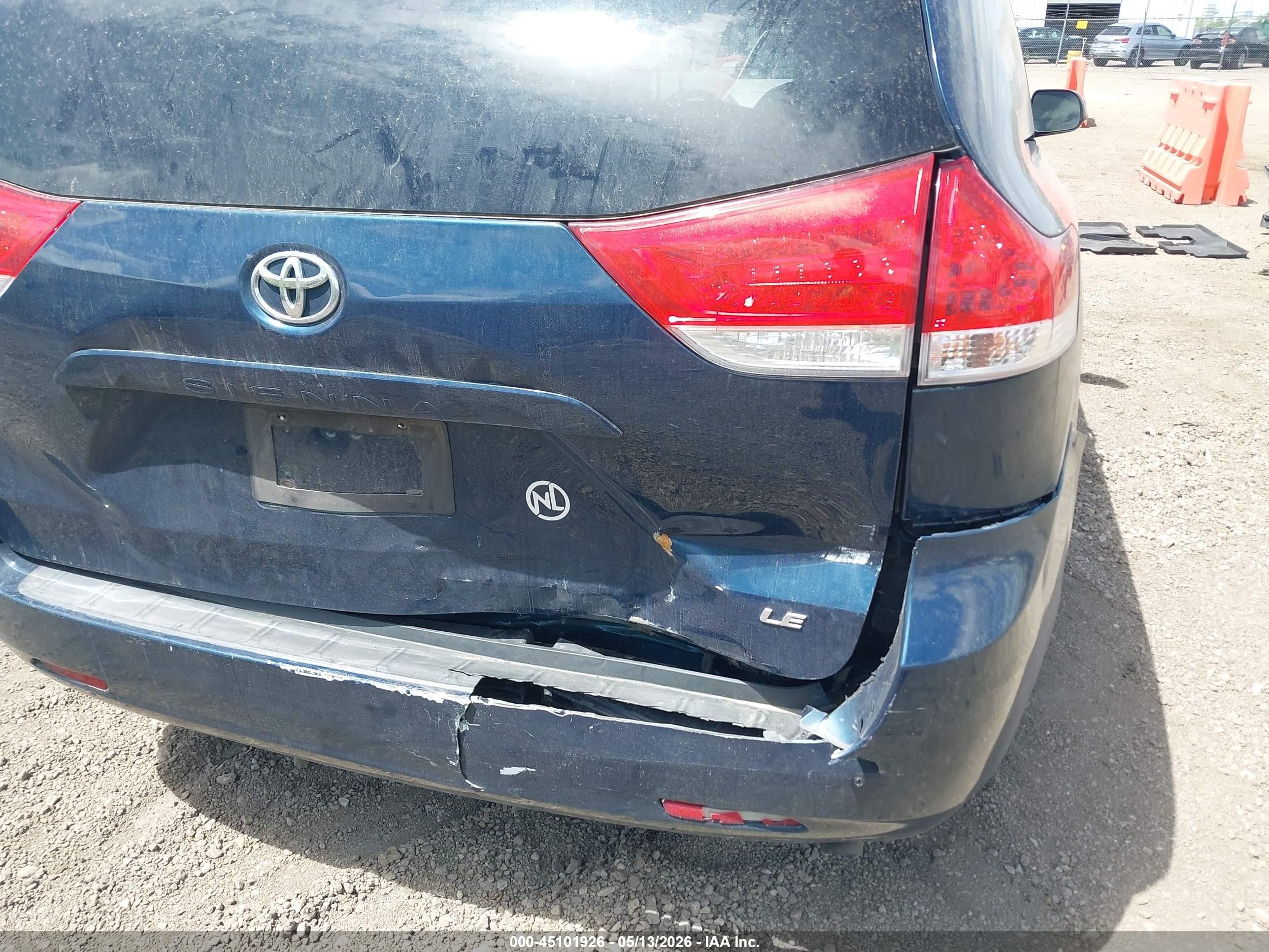 2011 Toyota Sienna Le V6 Dark Blue vin: 5TDKK3DCXBS129288