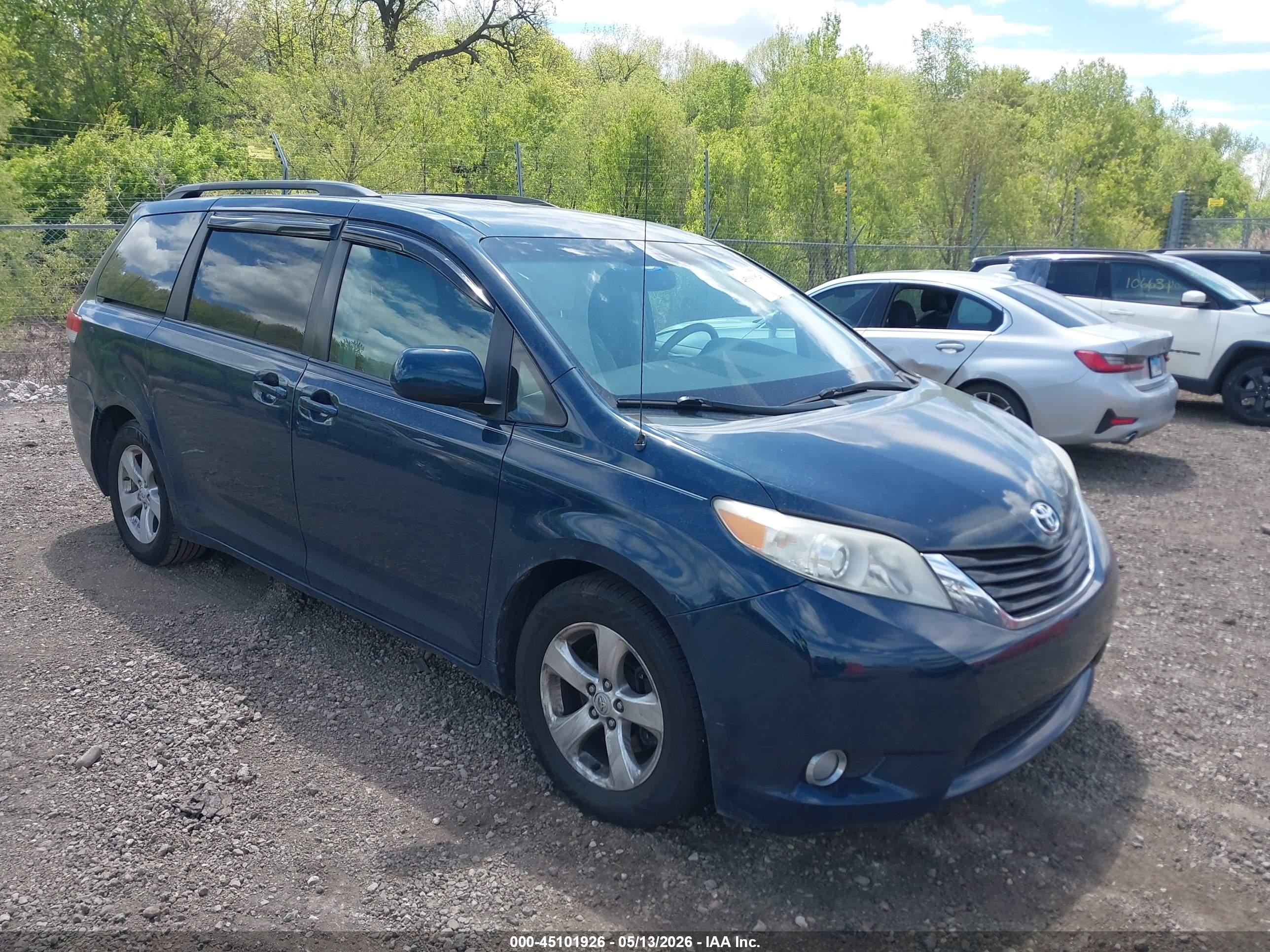 2011 Toyota Sienna Le V6 Dark Blue vin: 5TDKK3DCXBS129288