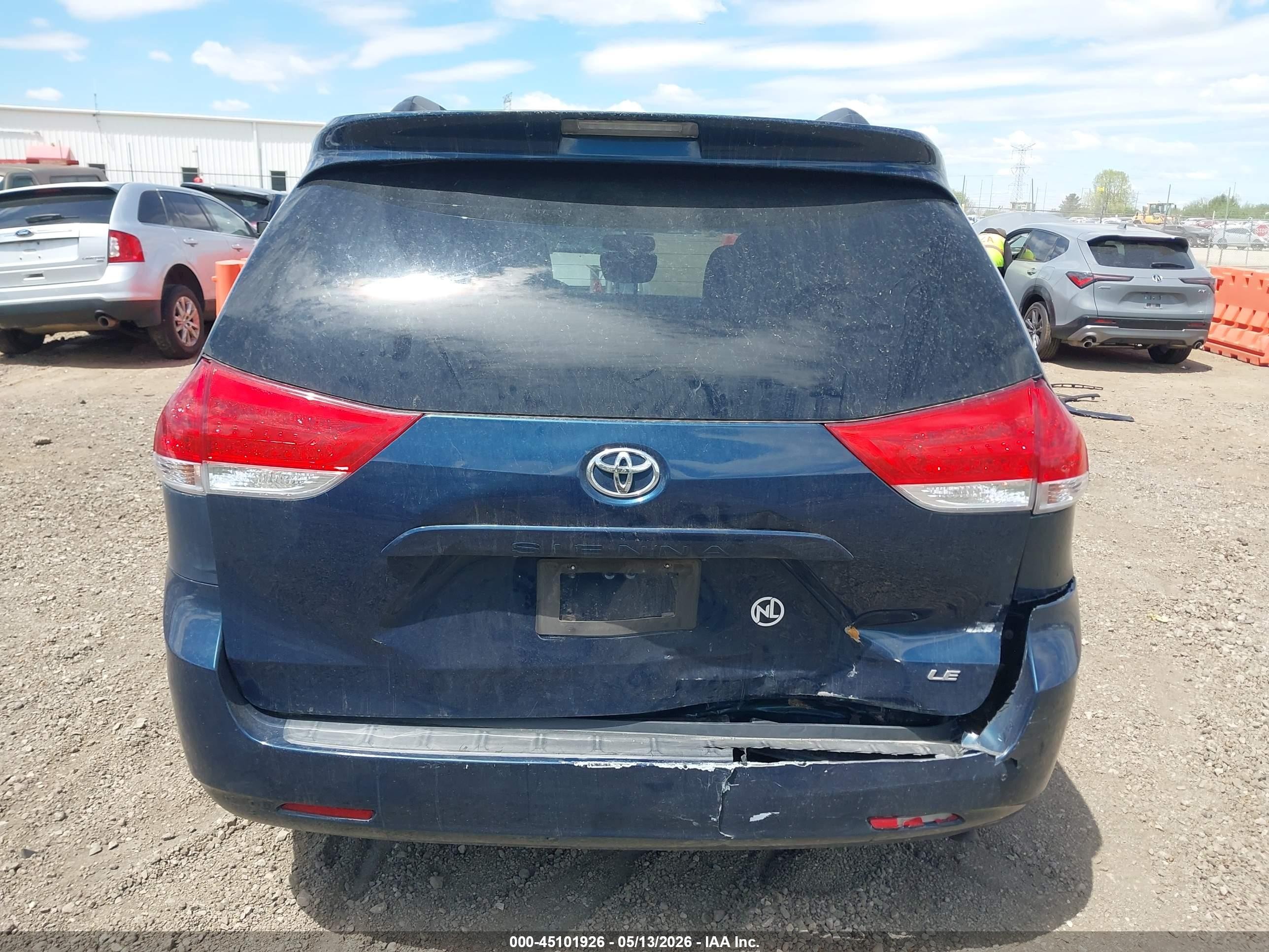 2011 Toyota Sienna Le V6 Dark Blue vin: 5TDKK3DCXBS129288