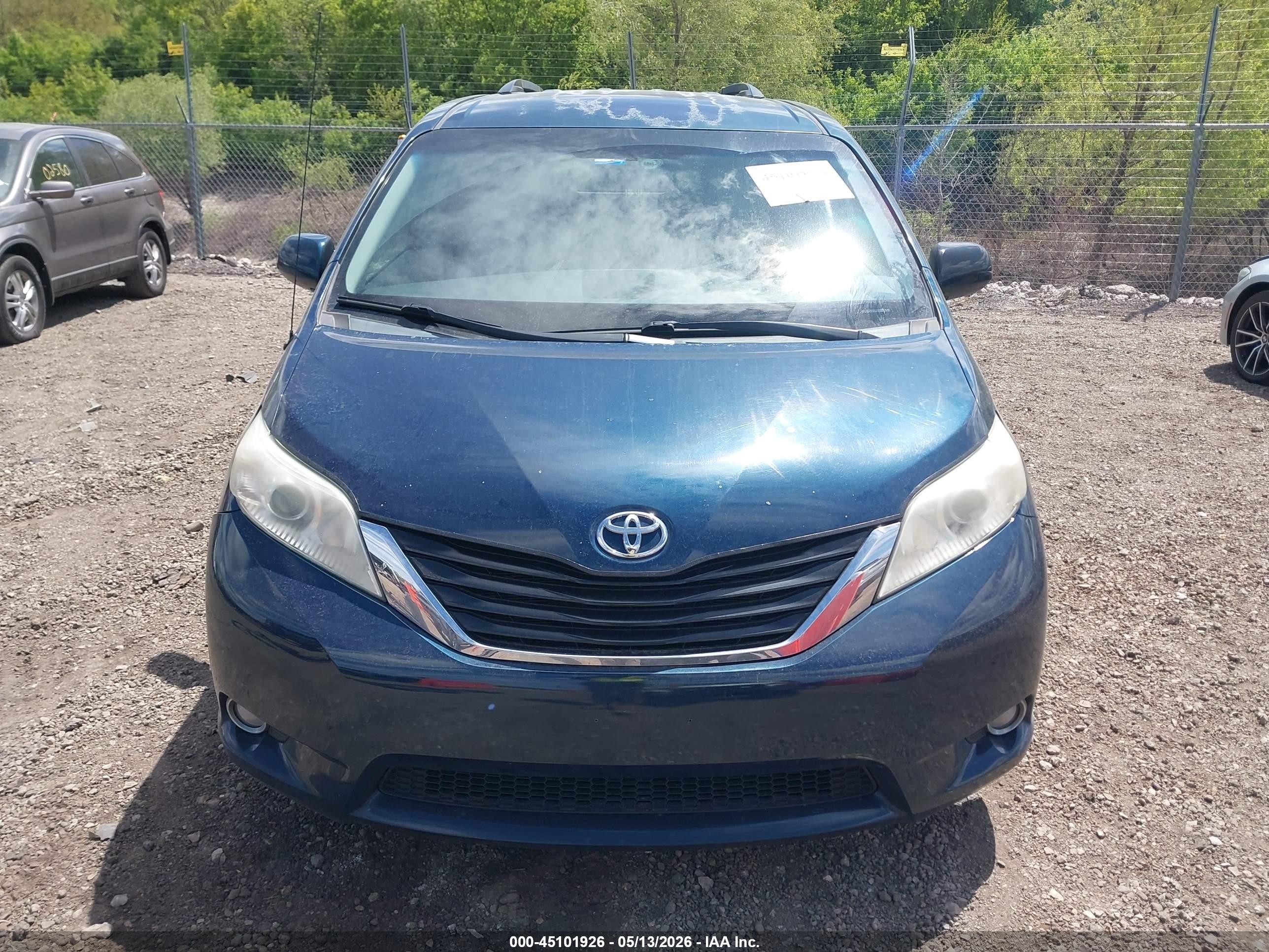 2011 Toyota Sienna Le V6 Dark Blue vin: 5TDKK3DCXBS129288