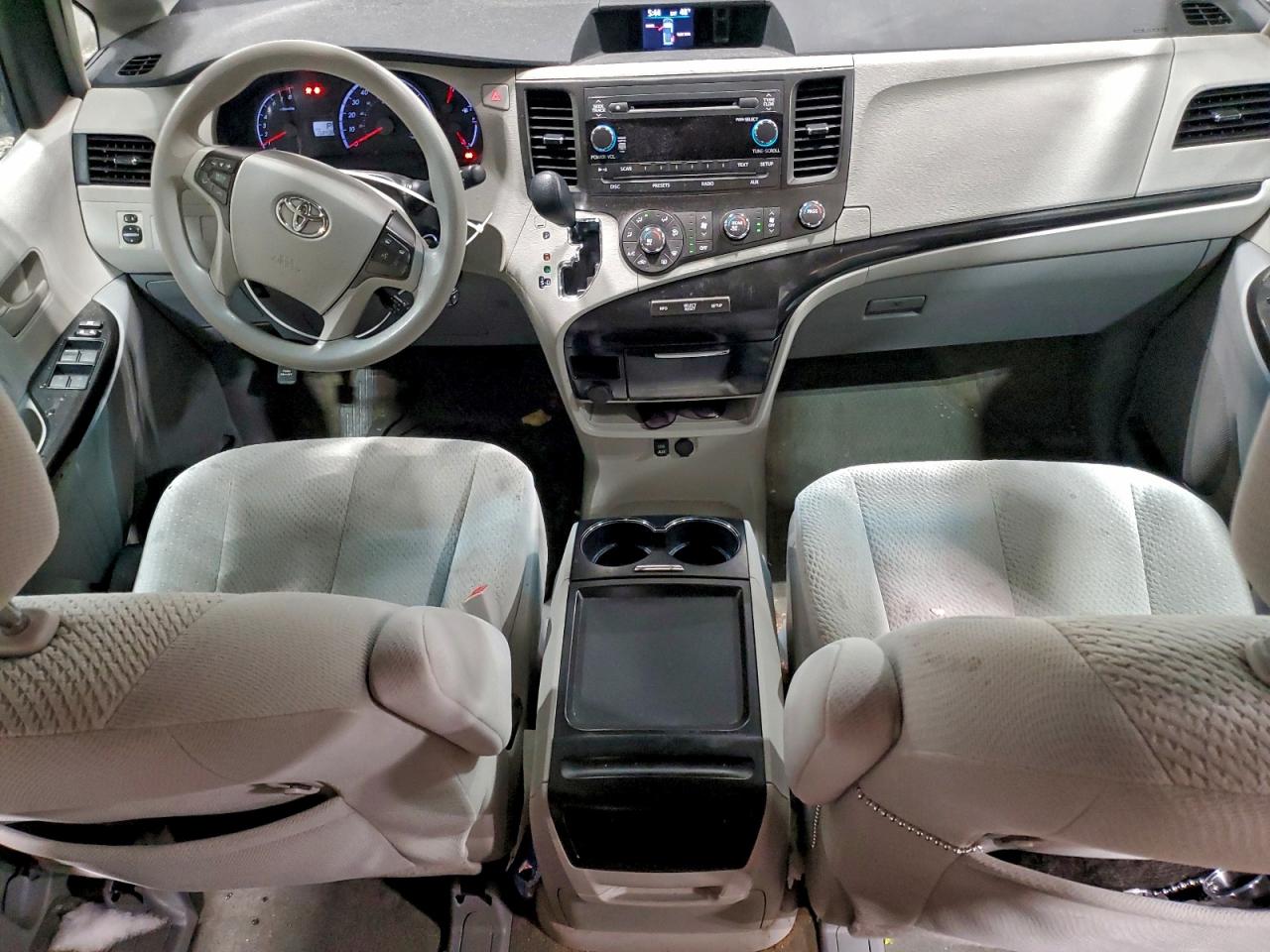 2011 Toyota Sienna Le White vin: 5TDKK3DCXBS136628