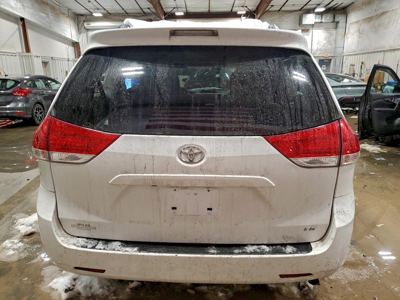 2011 Toyota Sienna Le White vin: 5TDKK3DCXBS136628