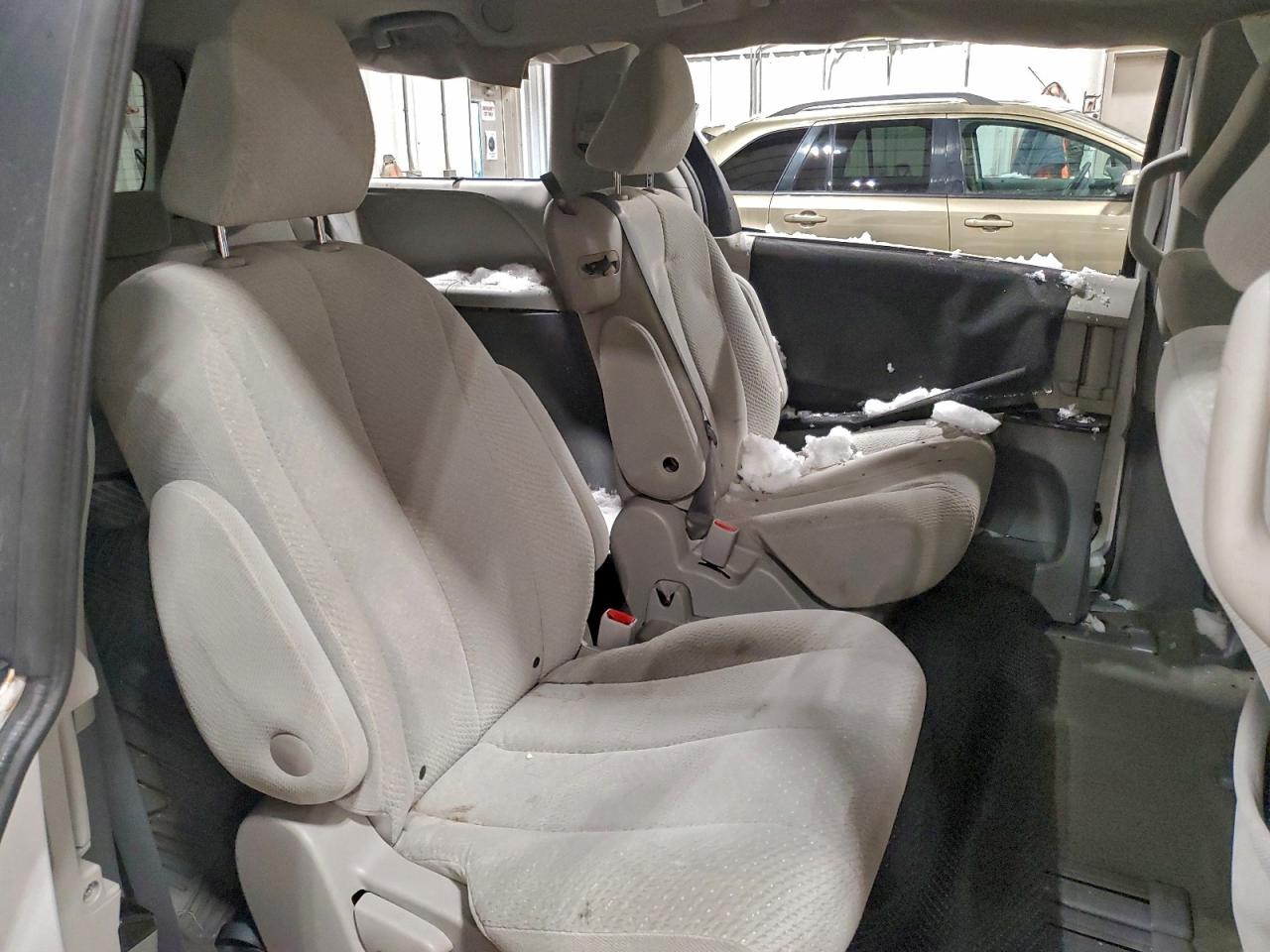 2011 Toyota Sienna Le White vin: 5TDKK3DCXBS136628