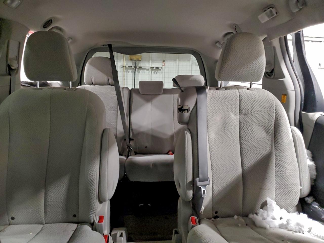 2011 Toyota Sienna Le White vin: 5TDKK3DCXBS136628